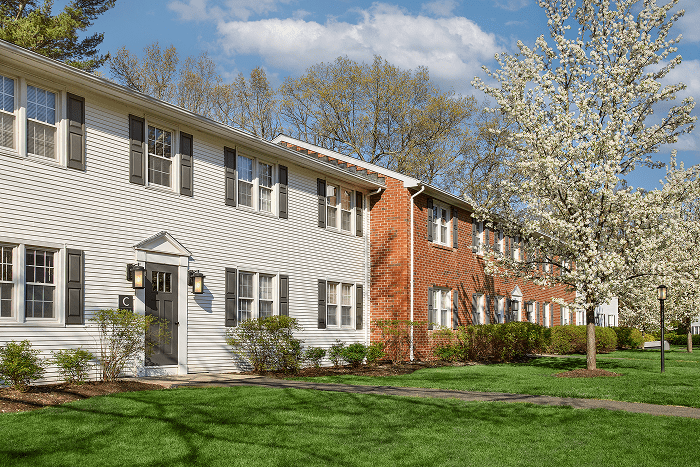 AVON COLONIAL MANOR