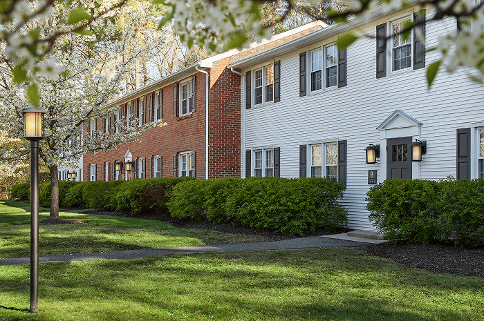 AVON COLONIAL MANOR