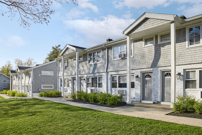 FARMINGTON COURT
