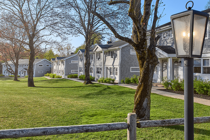 FARMINGTON COURT